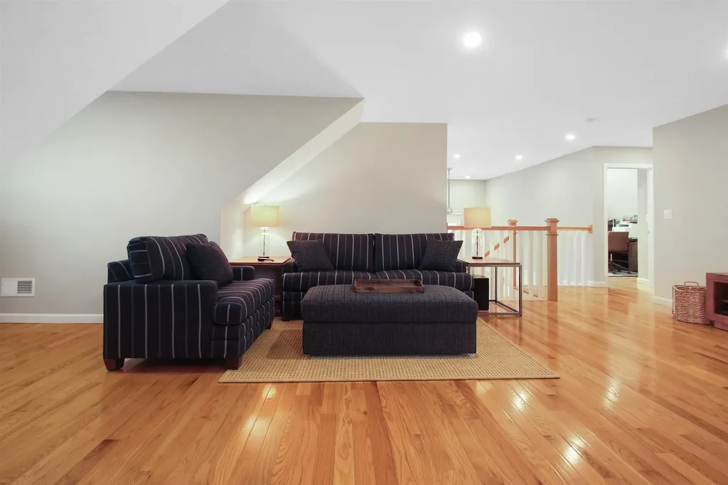 24 Chadwick Circle Windham NH 03087-2406