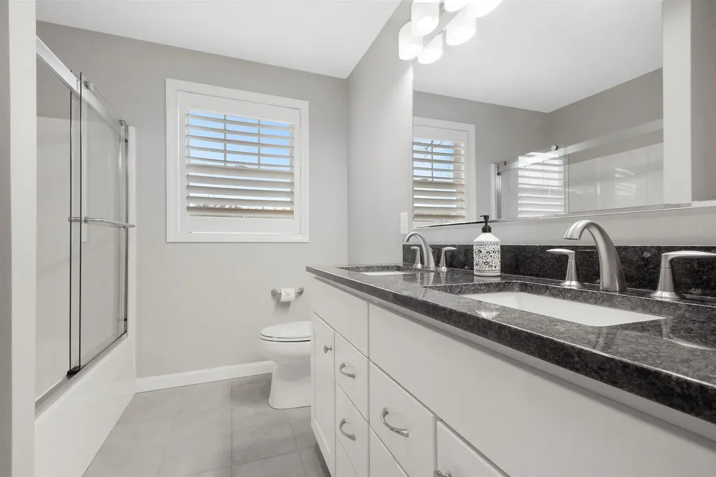 24 Chadwick Circle Windham NH 03087-2406
