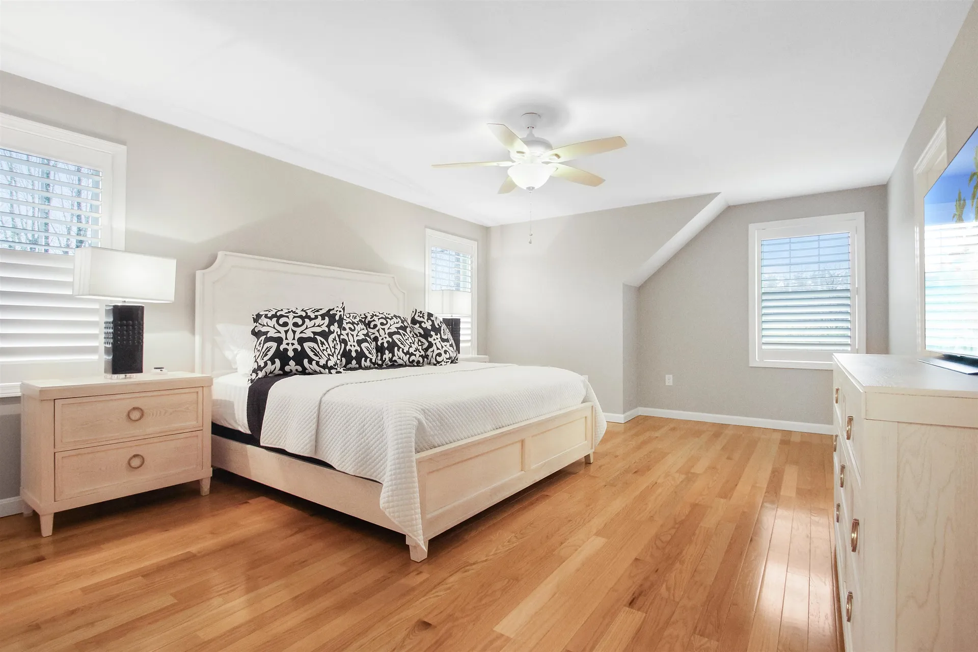 24 Chadwick Circle Windham NH 03087-2406