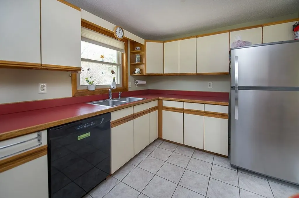 2 Jericho Drive Kingston NH 03848