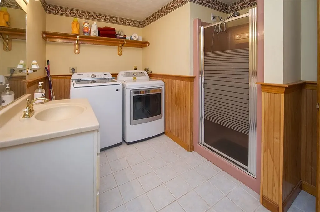 2 Jericho Drive Kingston NH 03848
