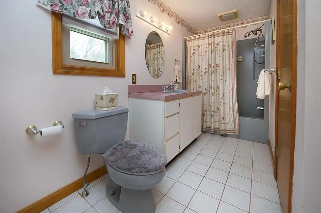 2 Jericho Drive Kingston NH 03848