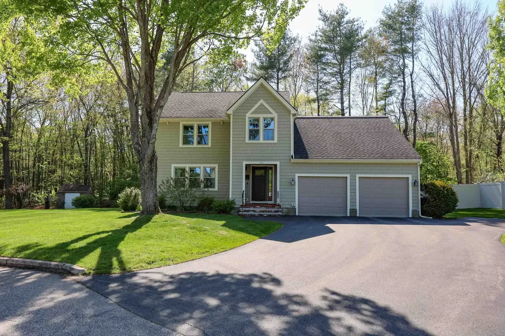 26 Apple Hill Court Manchester NH 03104