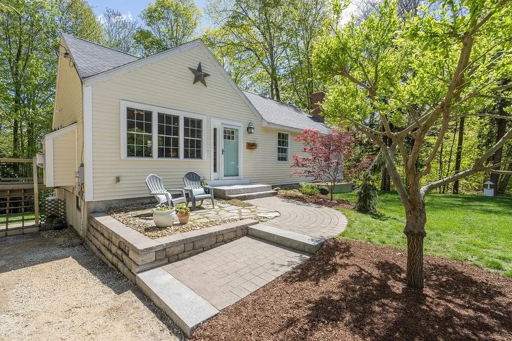 17 Viviana Drive Farmington NH 03835