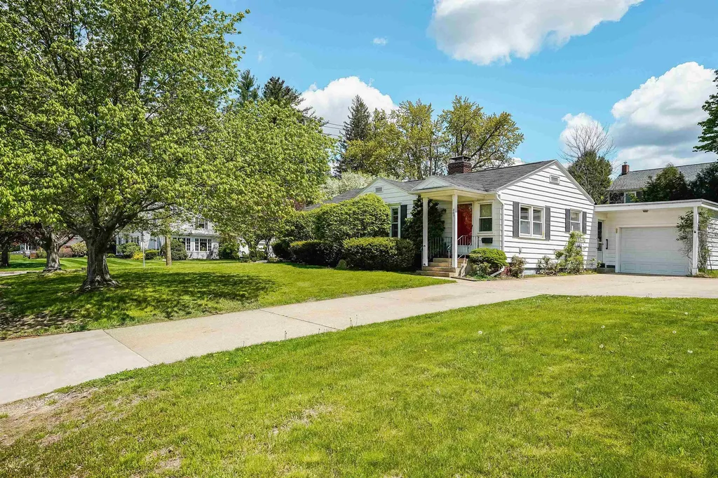 869 River Road Manchester NH 03104