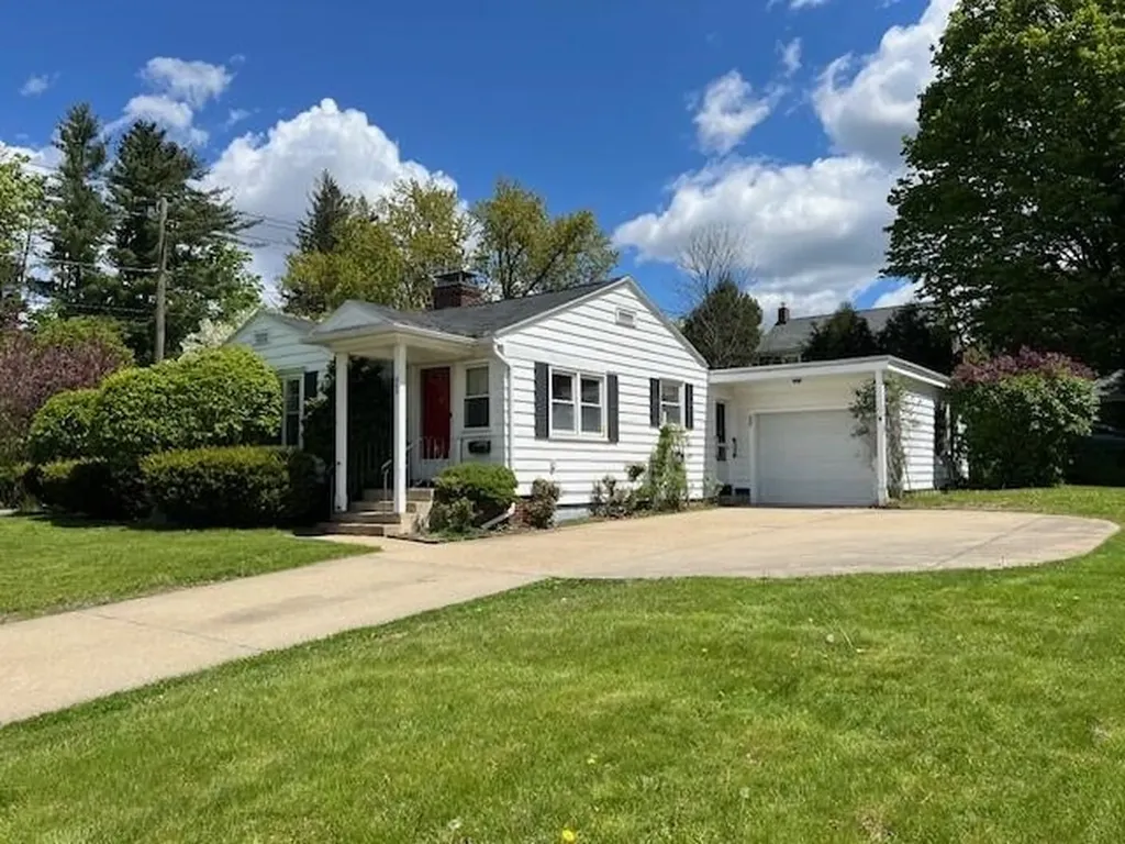 869 River Road Manchester NH 03104