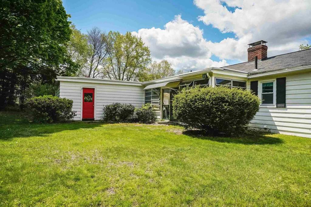 869 River Road Manchester NH 03104