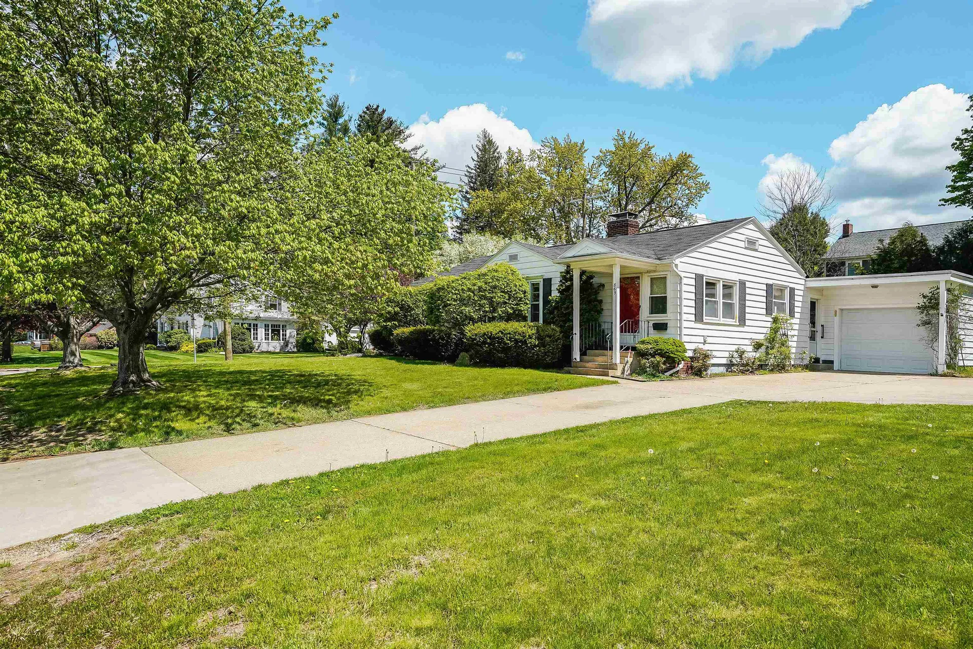 869 River Road Manchester NH 03104