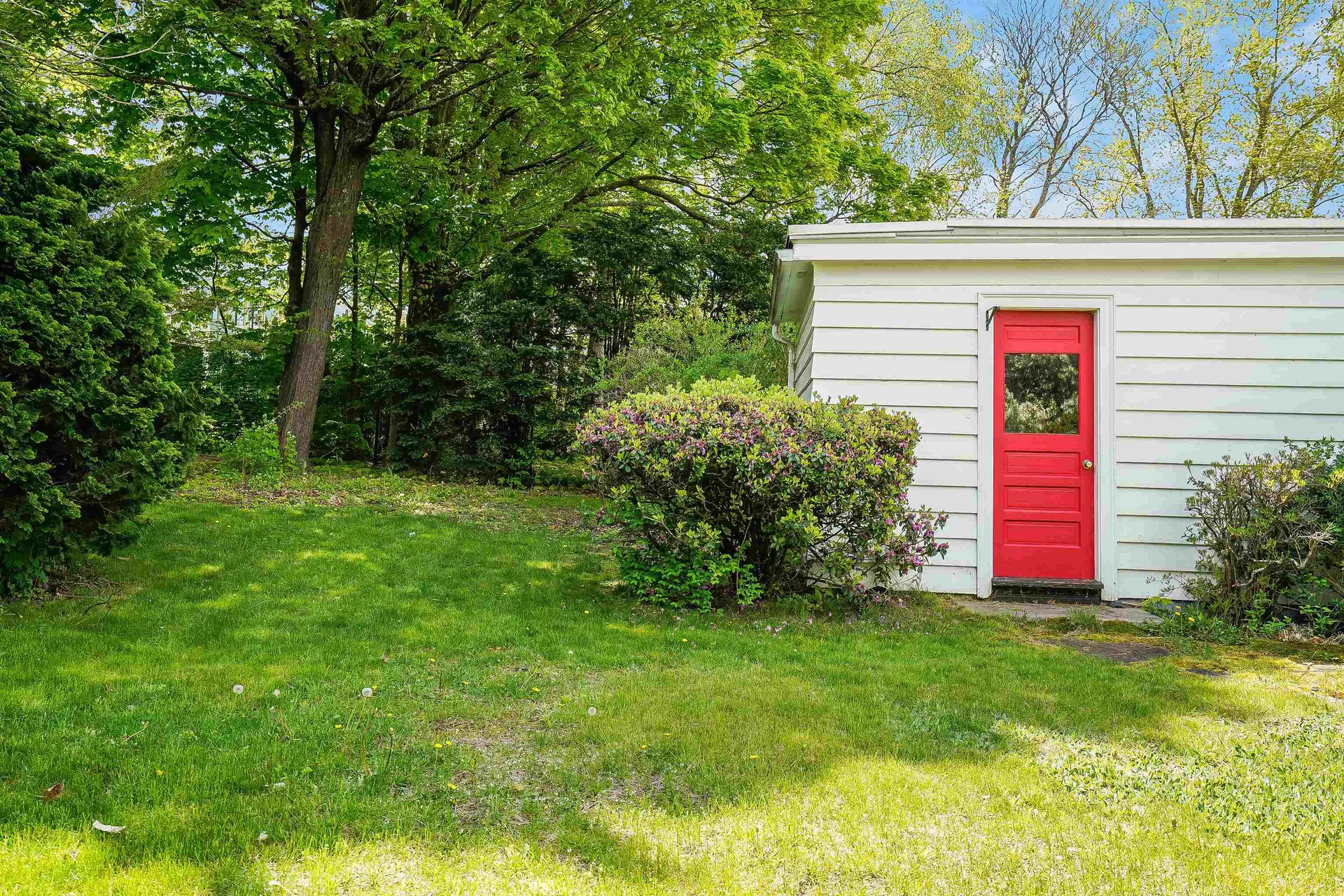 869 River Road Manchester NH 03104