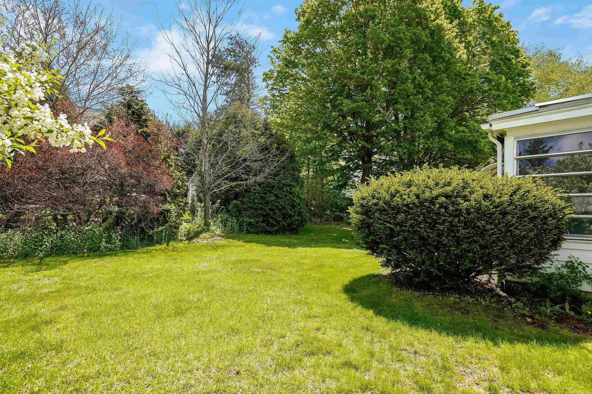 869 River Road Manchester NH 03104