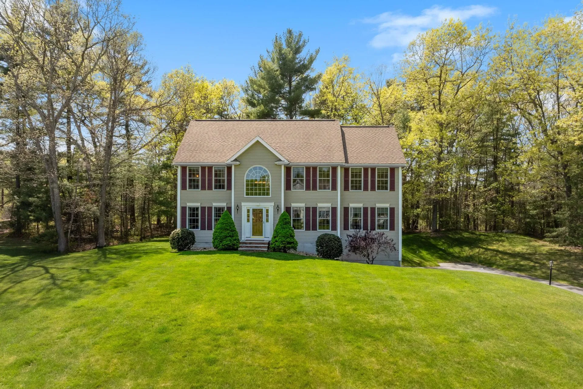 42 Heather Lee Lane Pelham NH 03076