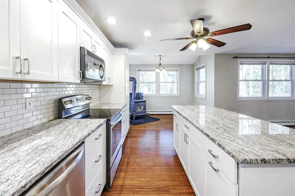 25 Seavey Road Windham NH 03087