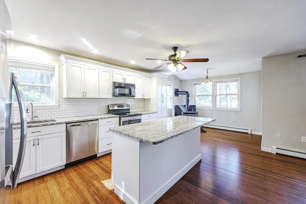 25 Seavey Road Windham NH 03087