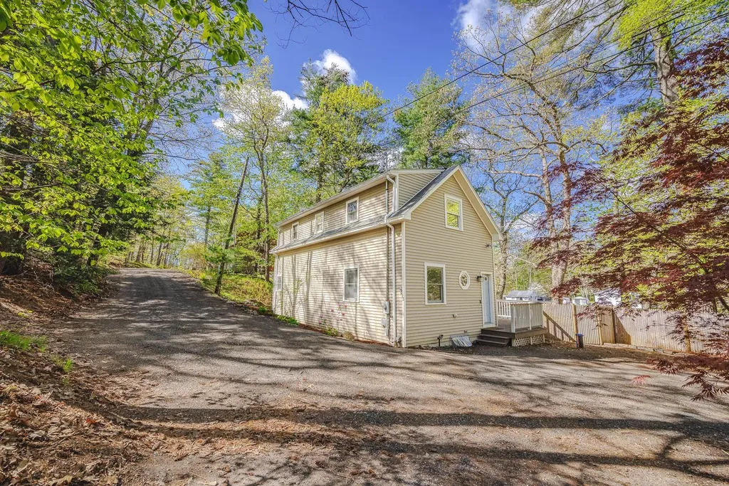 25 Seavey Road Windham NH 03087