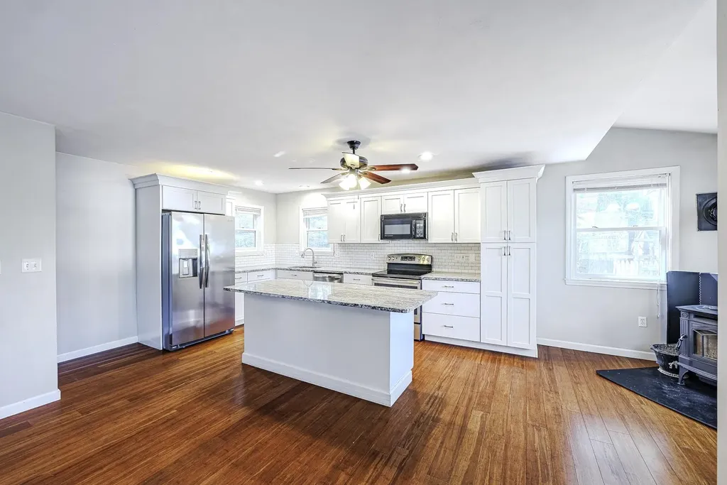 25 Seavey Road Windham NH 03087