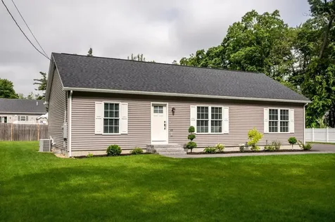29 Pickens Avenue Seabrook NH 03874