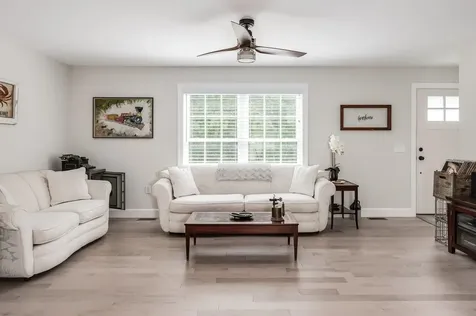 29 Pickens Avenue Seabrook NH 03874