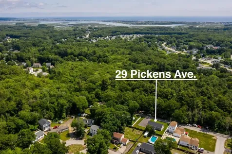 29 Pickens Avenue Seabrook NH 03874