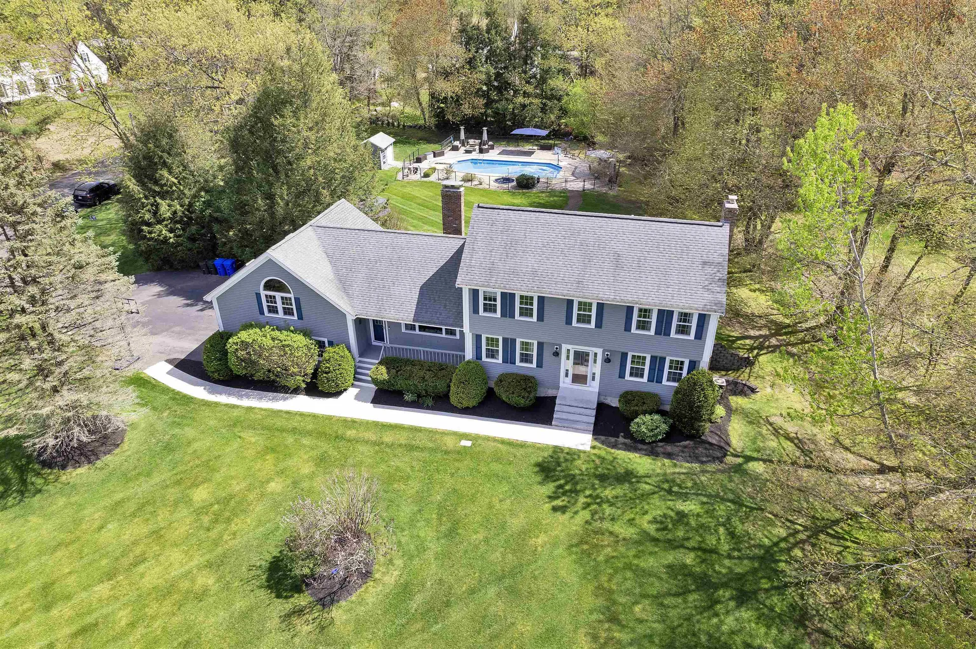 28 King Arthur Drive Londonderry NH 03053