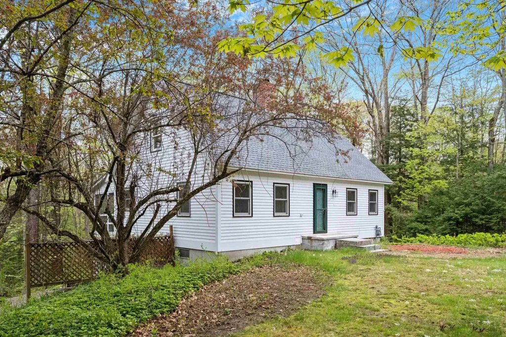 12 Surrey Drive Bow NH 03304
