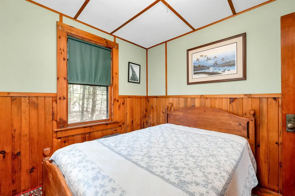 25 Railroad Avenue Alton NH 03810