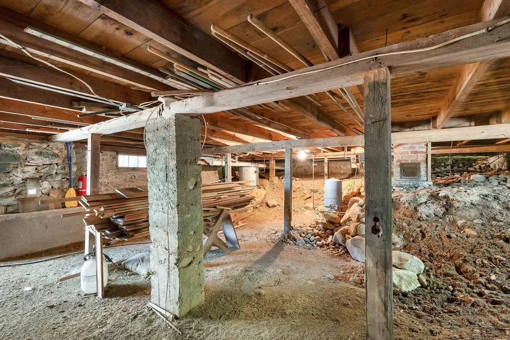 25 Railroad Avenue Alton NH 03810