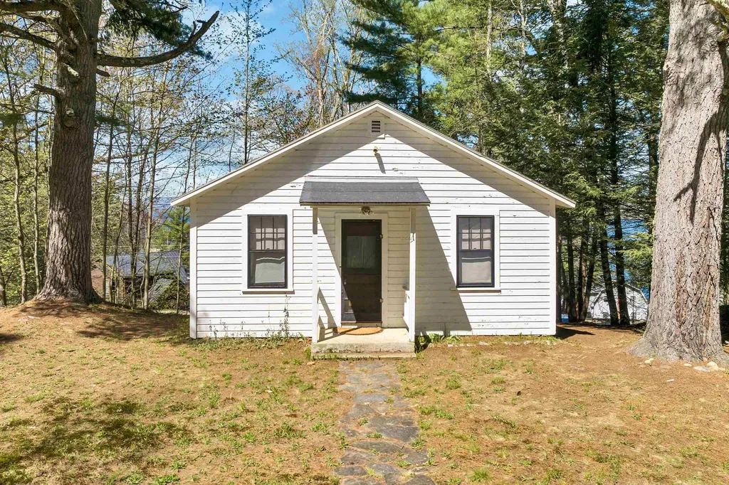 25 Railroad Avenue Alton NH 03810