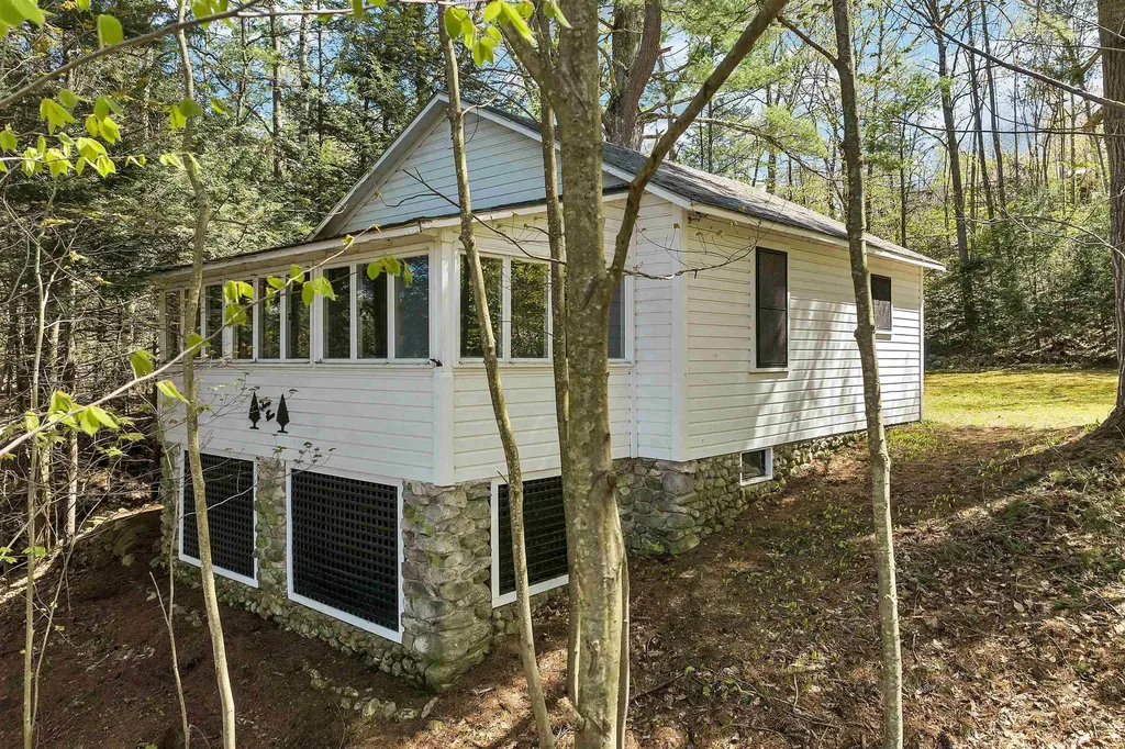 25 Railroad Avenue Alton NH 03810