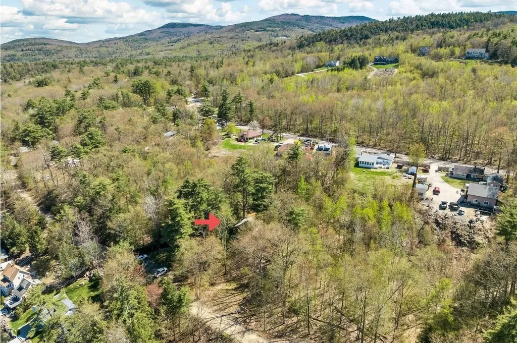 25 Railroad Avenue Alton NH 03810