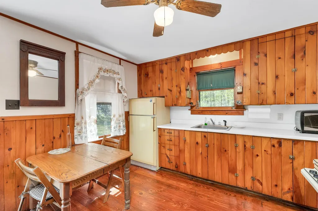 25 Railroad Avenue Alton NH 03810