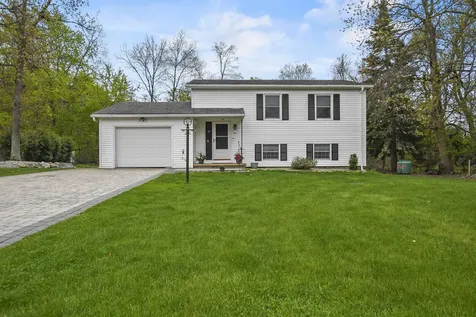 4 Sherwood Circle Salem NH 03079