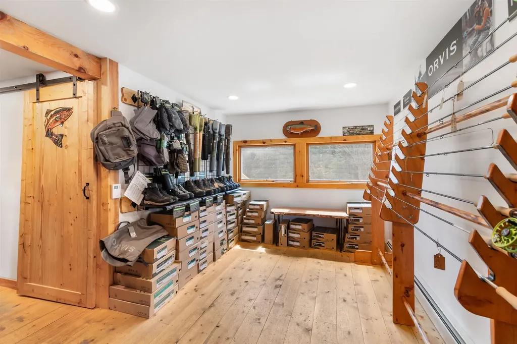 10 Metallak Road Pittsburg NH 03592