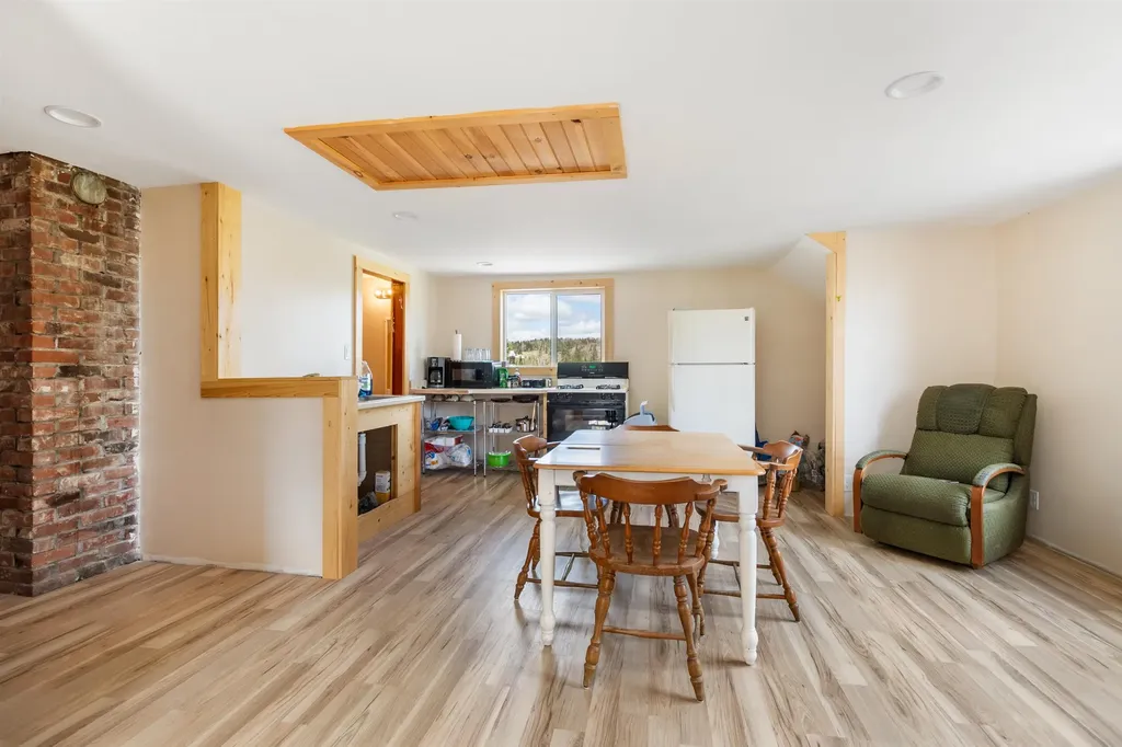 10 Metallak Road Pittsburg NH 03592