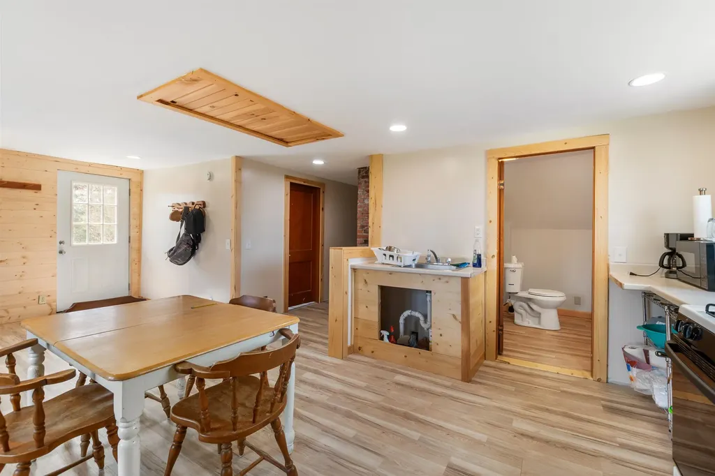 10 Metallak Road Pittsburg NH 03592
