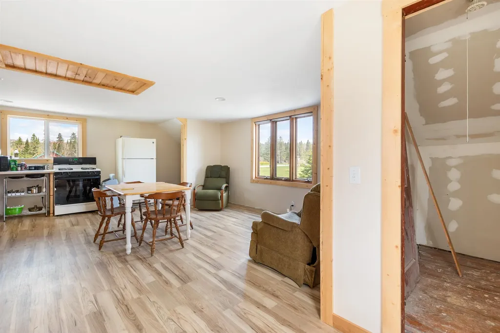 10 Metallak Road Pittsburg NH 03592