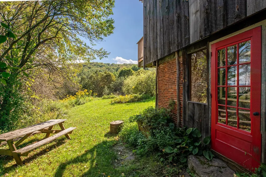 898 Clay Road Pomfret VT 05001