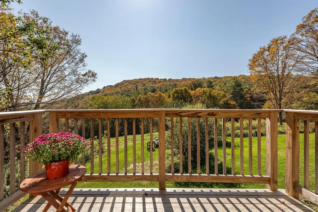 898 Clay Road Pomfret VT 05001