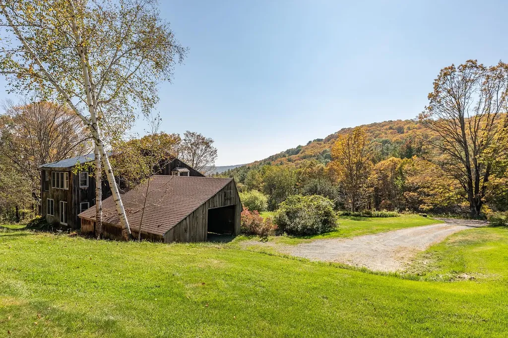 898 Clay Road Pomfret VT 05001