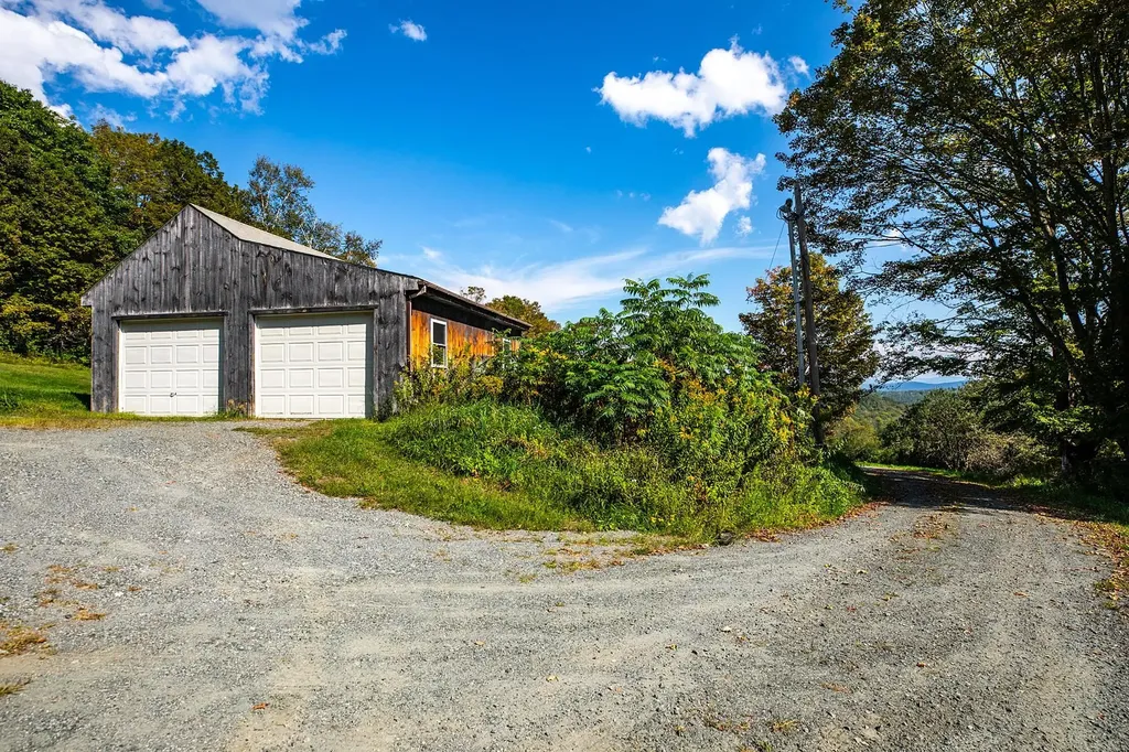 898 Clay Road Pomfret VT 05001