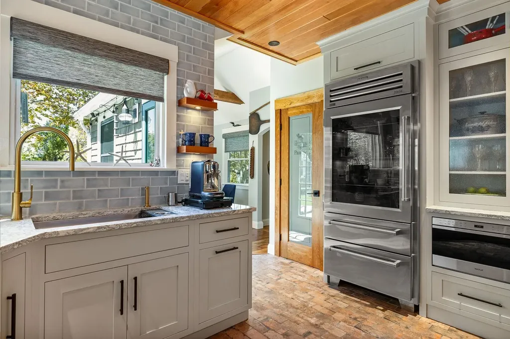 33 Riverview Road New Castle NH 03854