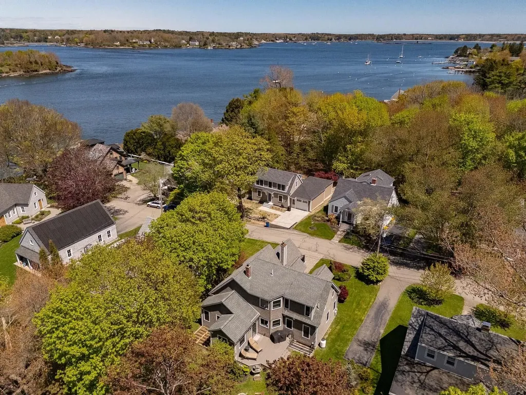 33 Riverview Road New Castle NH 03854