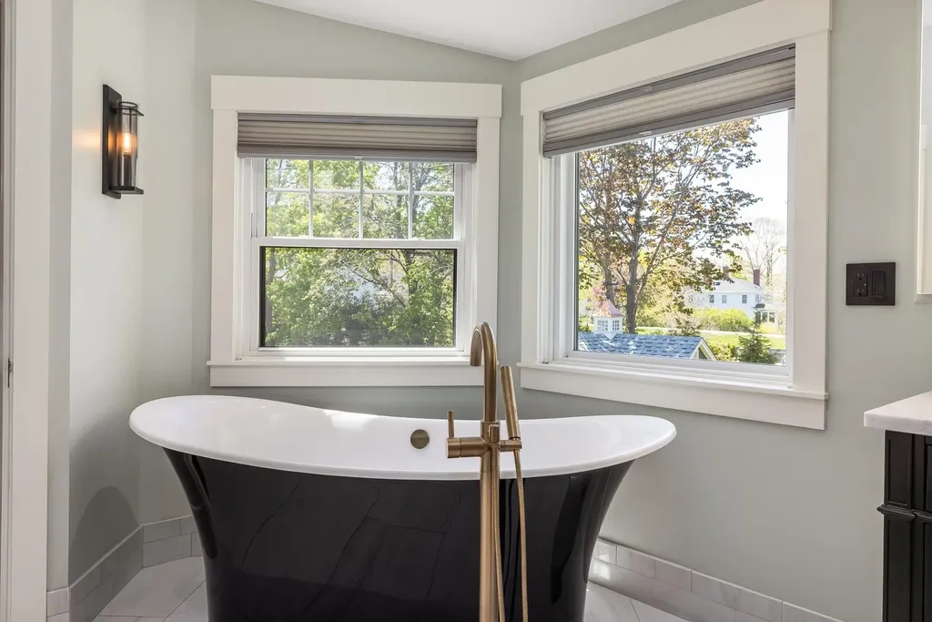 33 Riverview Road New Castle NH 03854