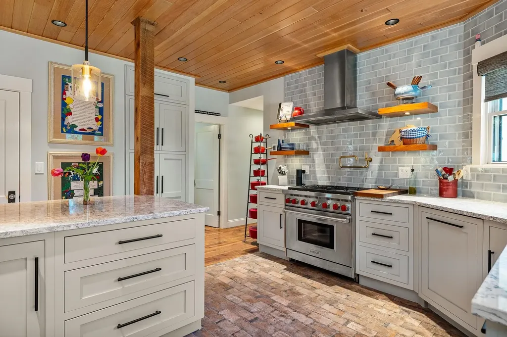33 Riverview Road New Castle NH 03854