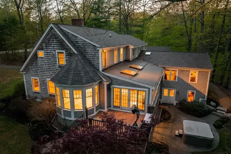 18 Sackett Road Lee NH 03861