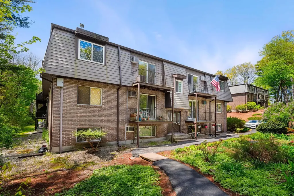 3 Pembroke Drive Derry NH 03038
