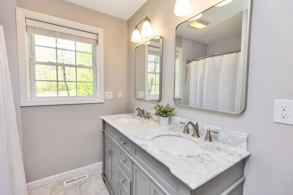 4 Barker Road Windham NH 03087