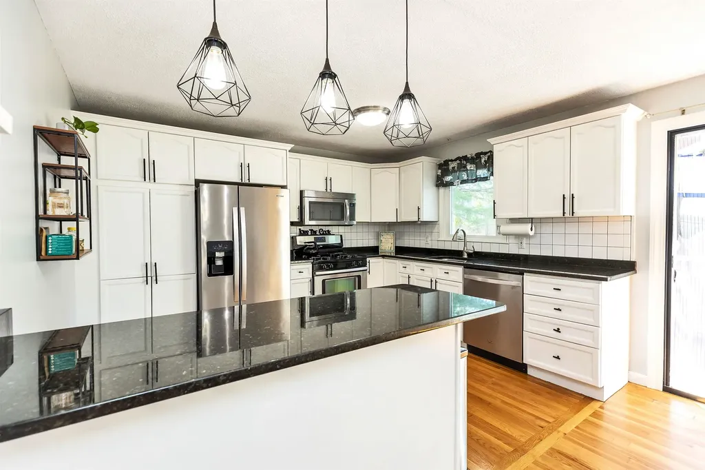 71 Cox Street Nashua NH 03064