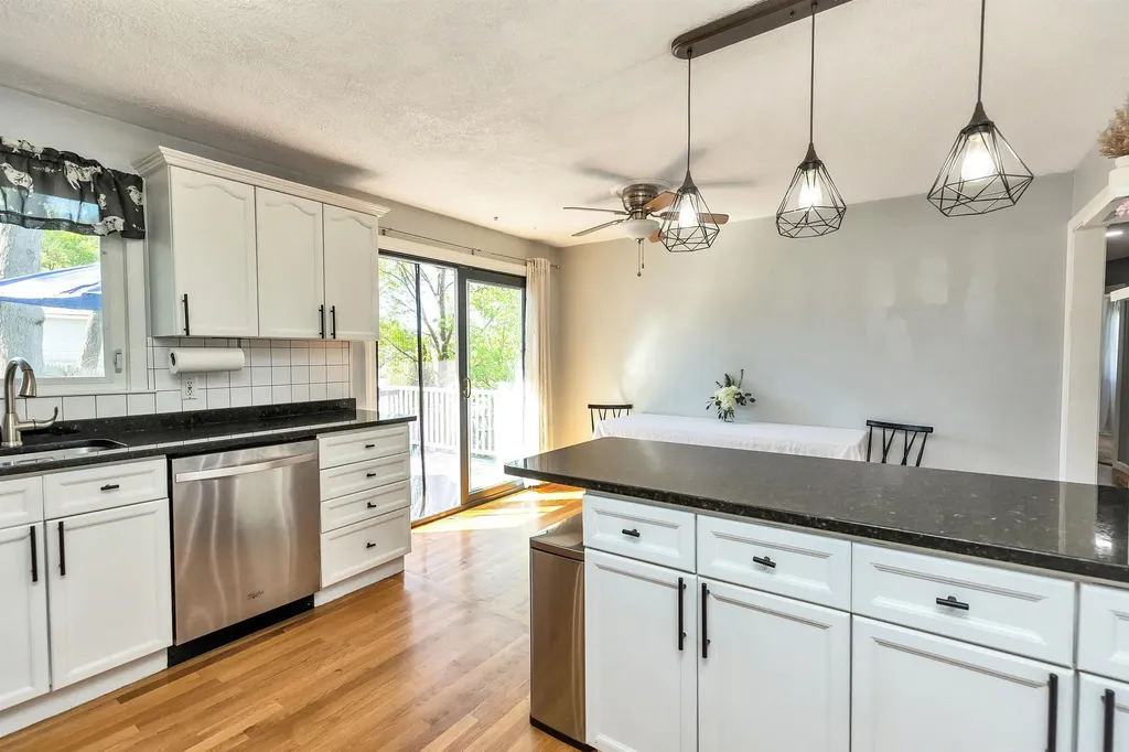 71 Cox Street Nashua NH 03064
