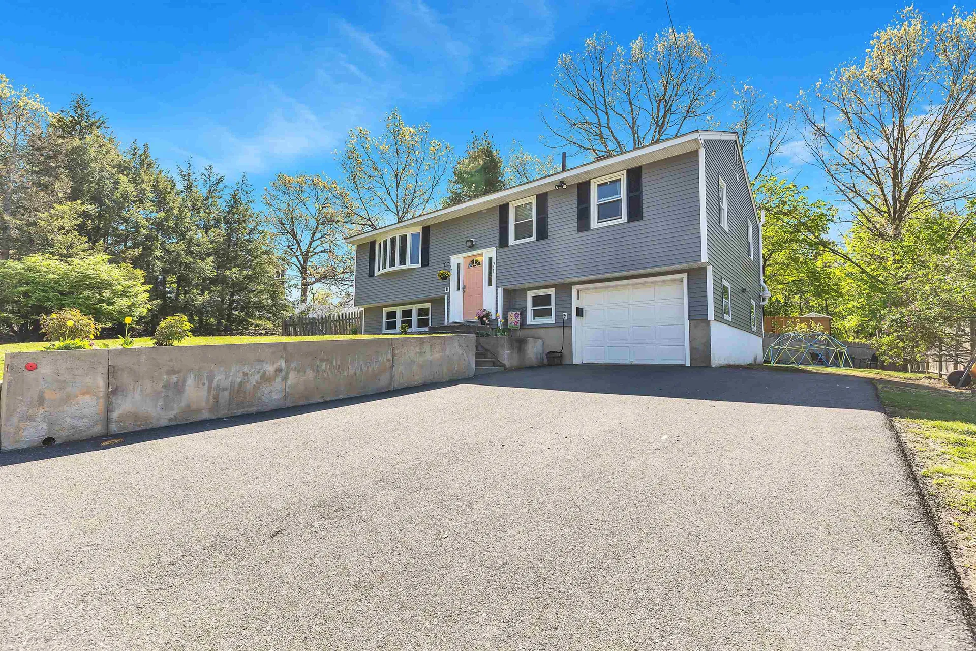 71 Cox Street Nashua NH 03064