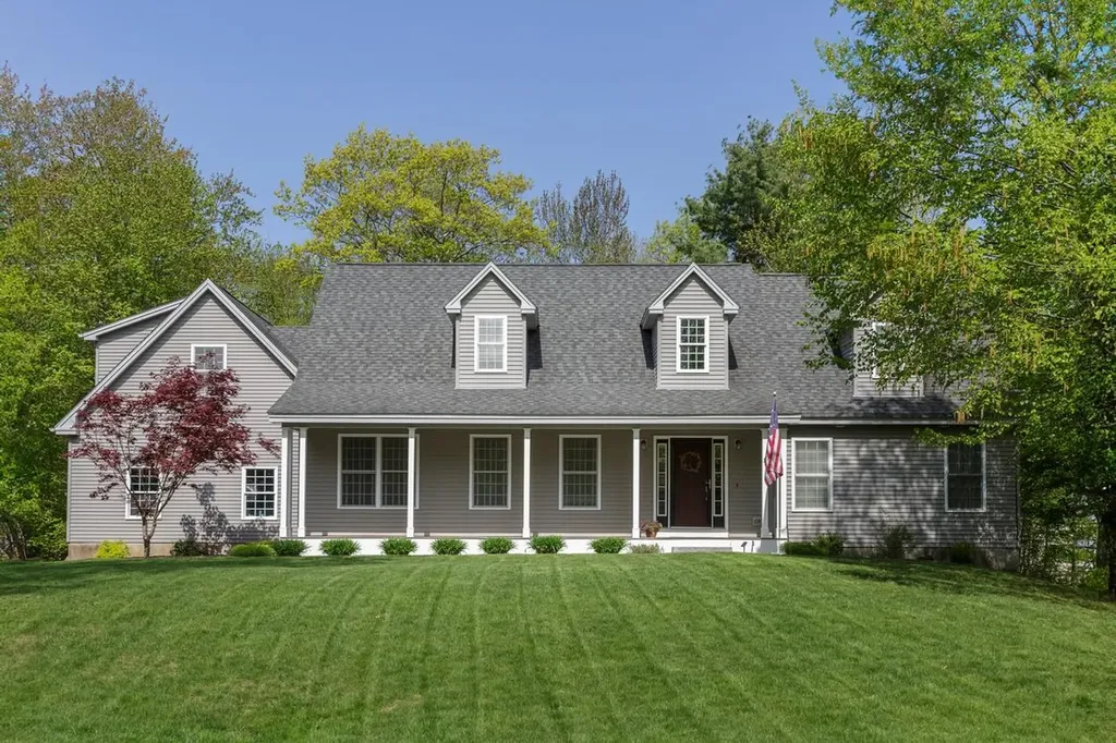 21 Carriage Circle Mont Vernon NH 03057